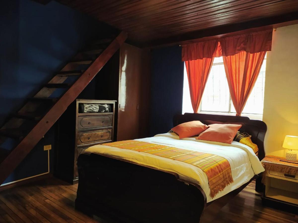 Hostal La Casa Tolena Quito - Ecuador Ξενοδοχείο Εξωτερικό φωτογραφία